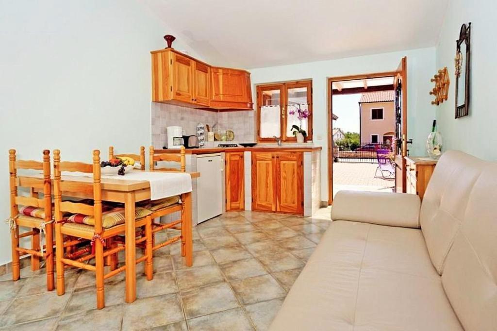 Apartments Sara Bale Luaran gambar